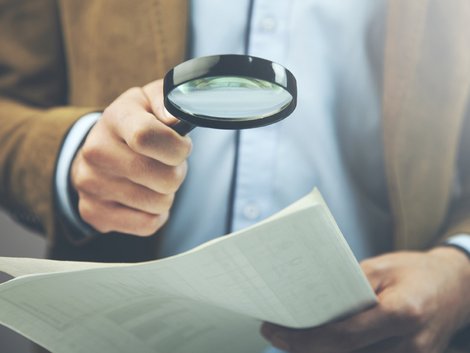 AGB, unzulässige Formulierung, Makler, Foto: iStock/Aramyan