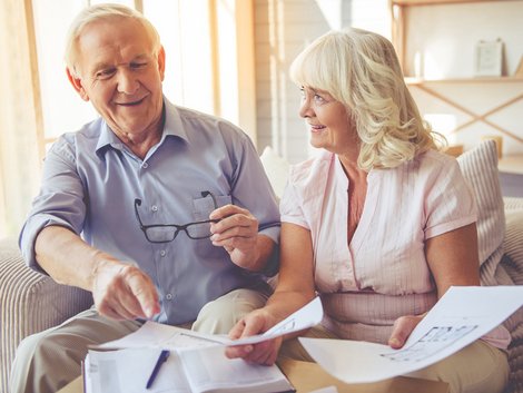 Alt-Tags: Vermietung Angehörige, Opa und Enkelin Foto: VadimGuzhva/fotolia.com