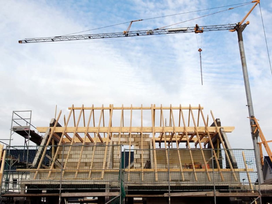 Was Hauseigentümer hinnehmen müssen, Baustelle für einen Hausbau, Foto: iStock.com/acilo