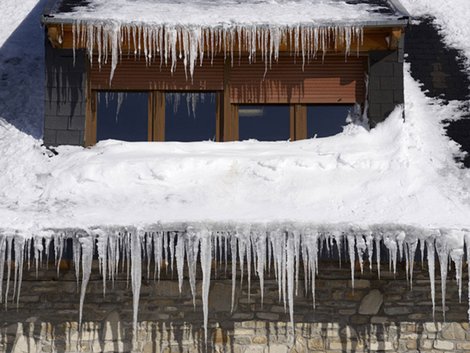 Schnee, Winter, Eiszapfen, Schneeräumen, Foto: pedrosala/fotolia.com
