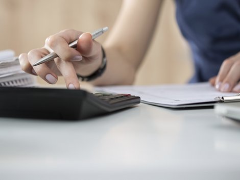 Taschenrechner, Miete, Wohnfläche berechnen, Foto: iStock/Dutko