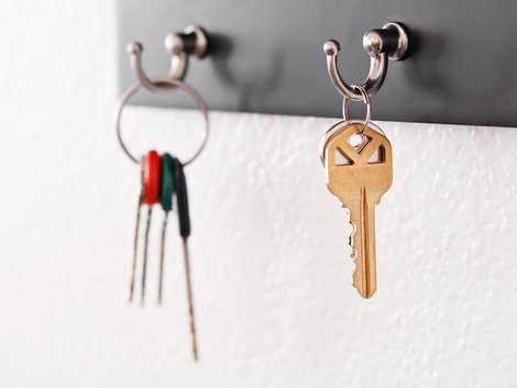 Hausübergabeprotokoll, Schlüsselübergabe, Schlüssel, Foto: iStock/jcjgphotography