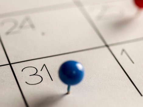 Betriebskostenabrechnung prüfen, Fristen müssen eingehalten werden, Foto: istock.com/ PURPLEANVIL